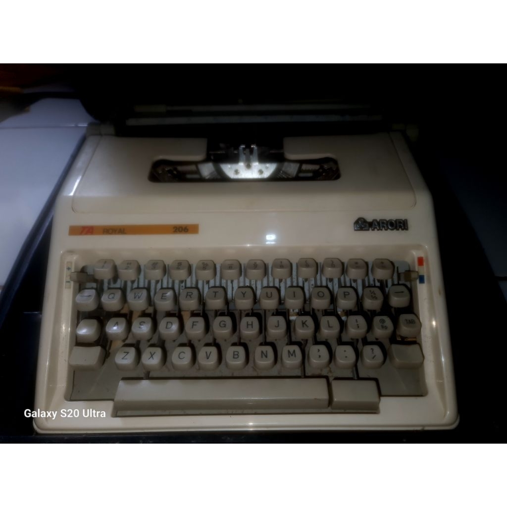Mesin Ketik Manual ARORI Triumph Adler Royal 206 Vintage