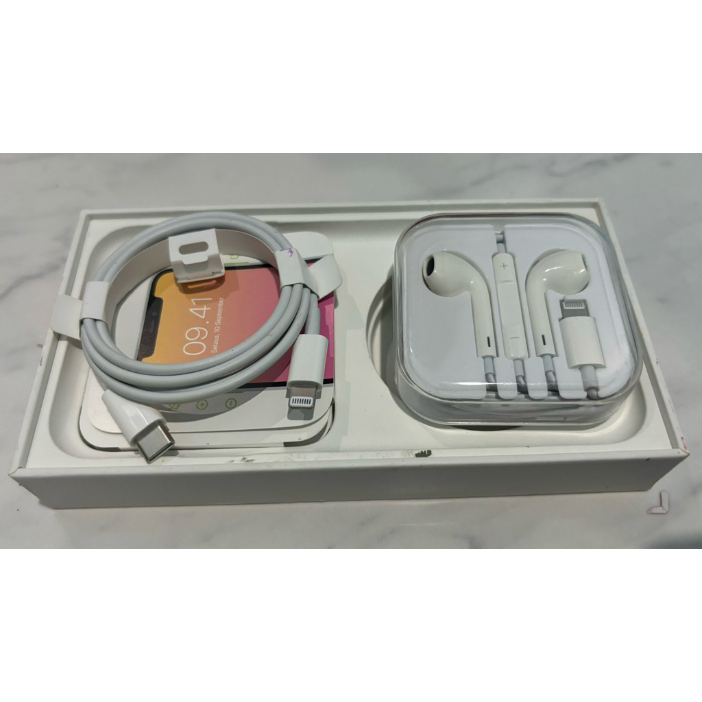 Kabel Iphone Lightning dan Headset Iphone Lightning