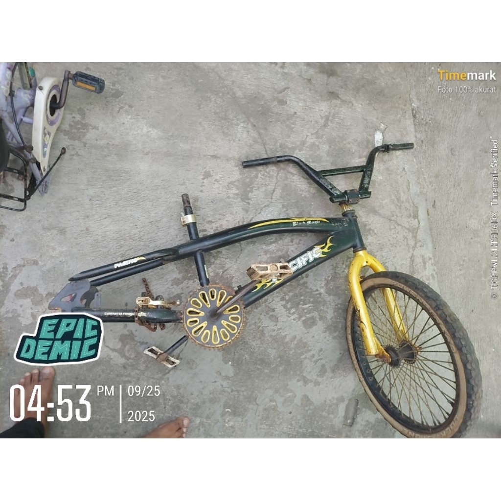 SEPEDA BMX PACIFIC BLACK MAGIC 20"