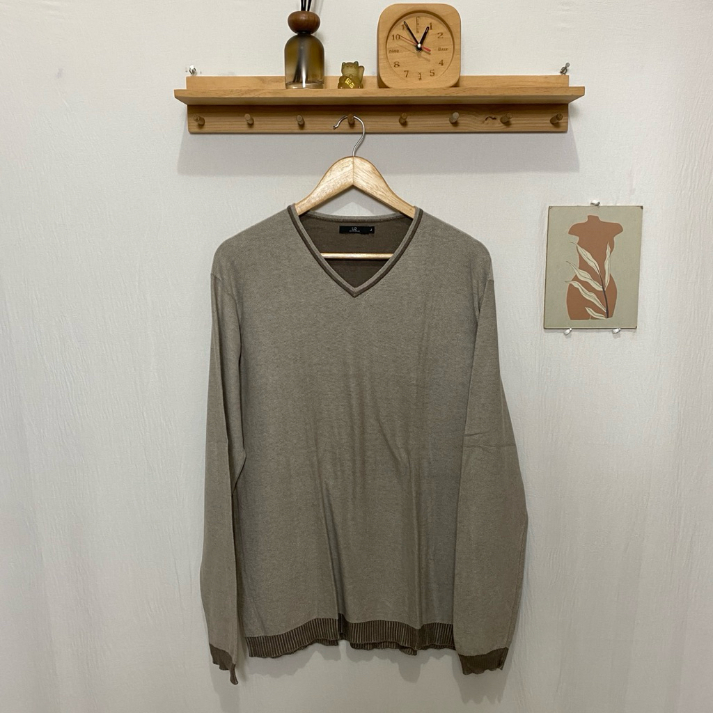 sweater U2 original kondisi bagus size L
