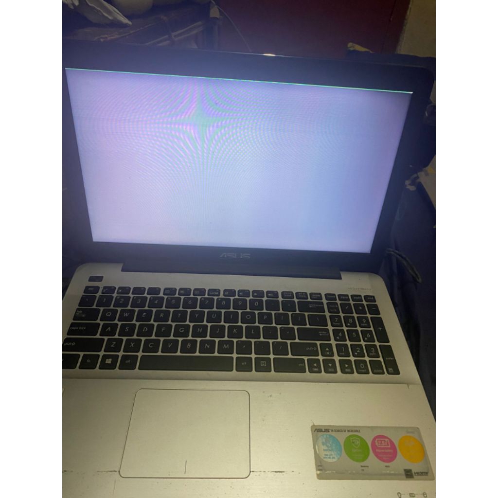 Asus x555b minus lcd dan segitu adanya laptop dan charger kelengkepan nya jual gambling