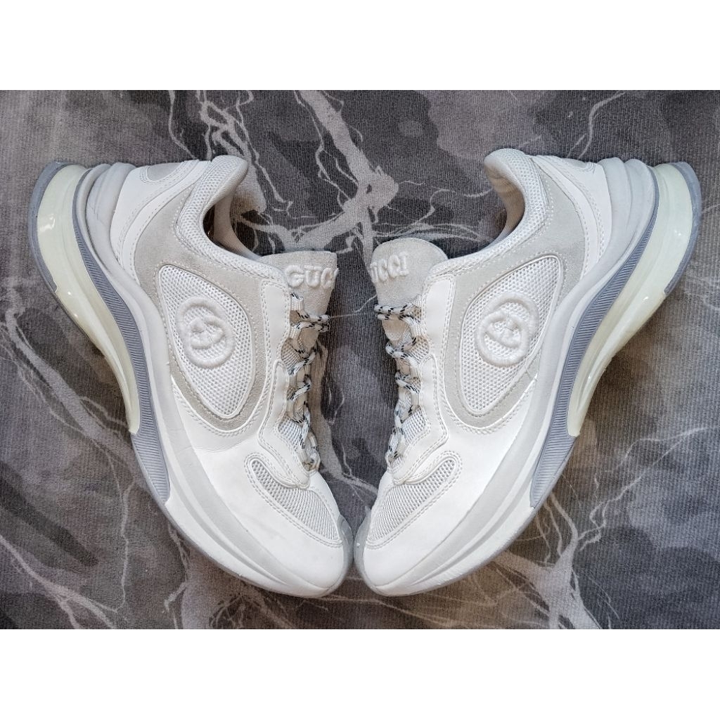 sepatu Running Italy