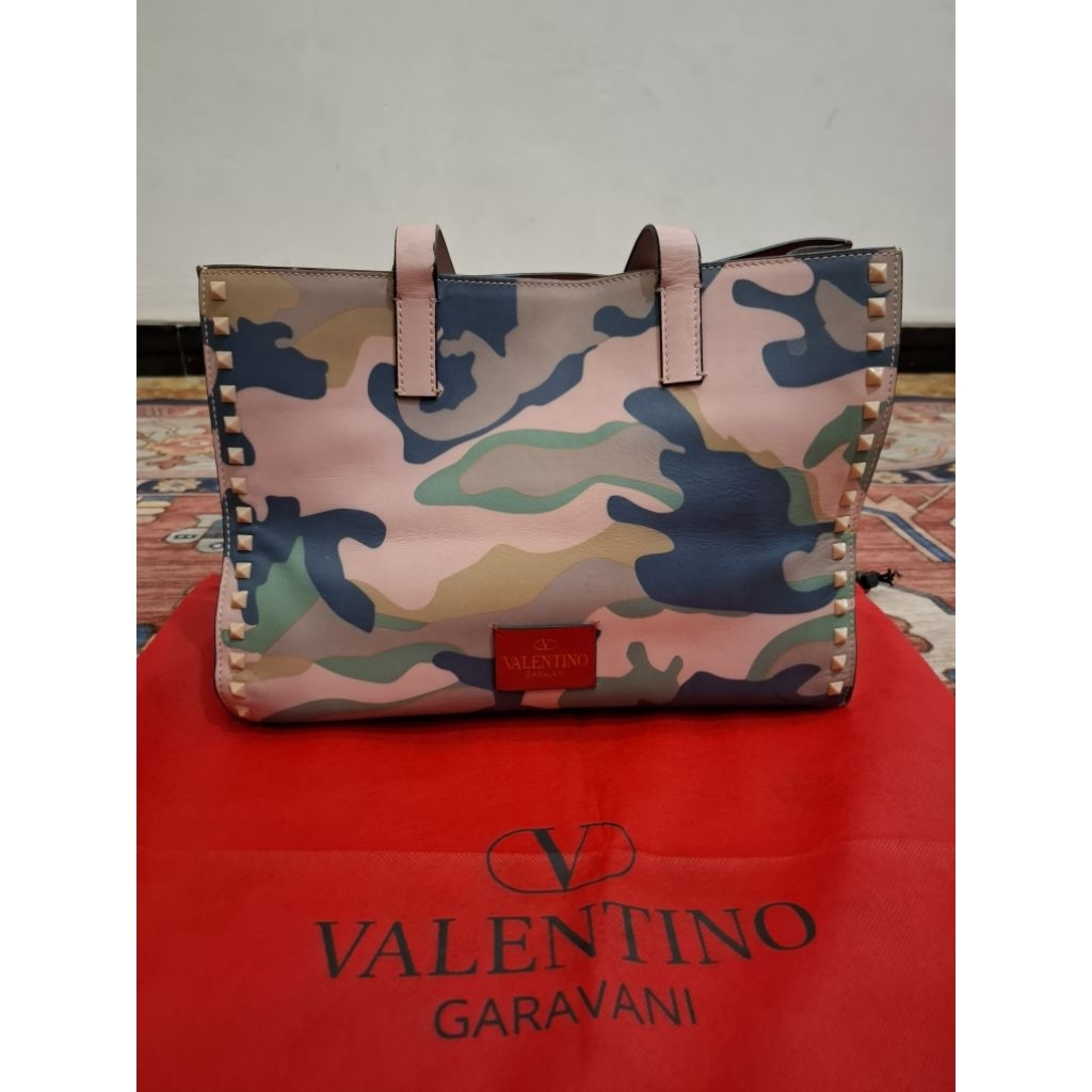 Tas Preloved Valentino Garavani Camouflage Tote Bag Wanita with Dust Bag.