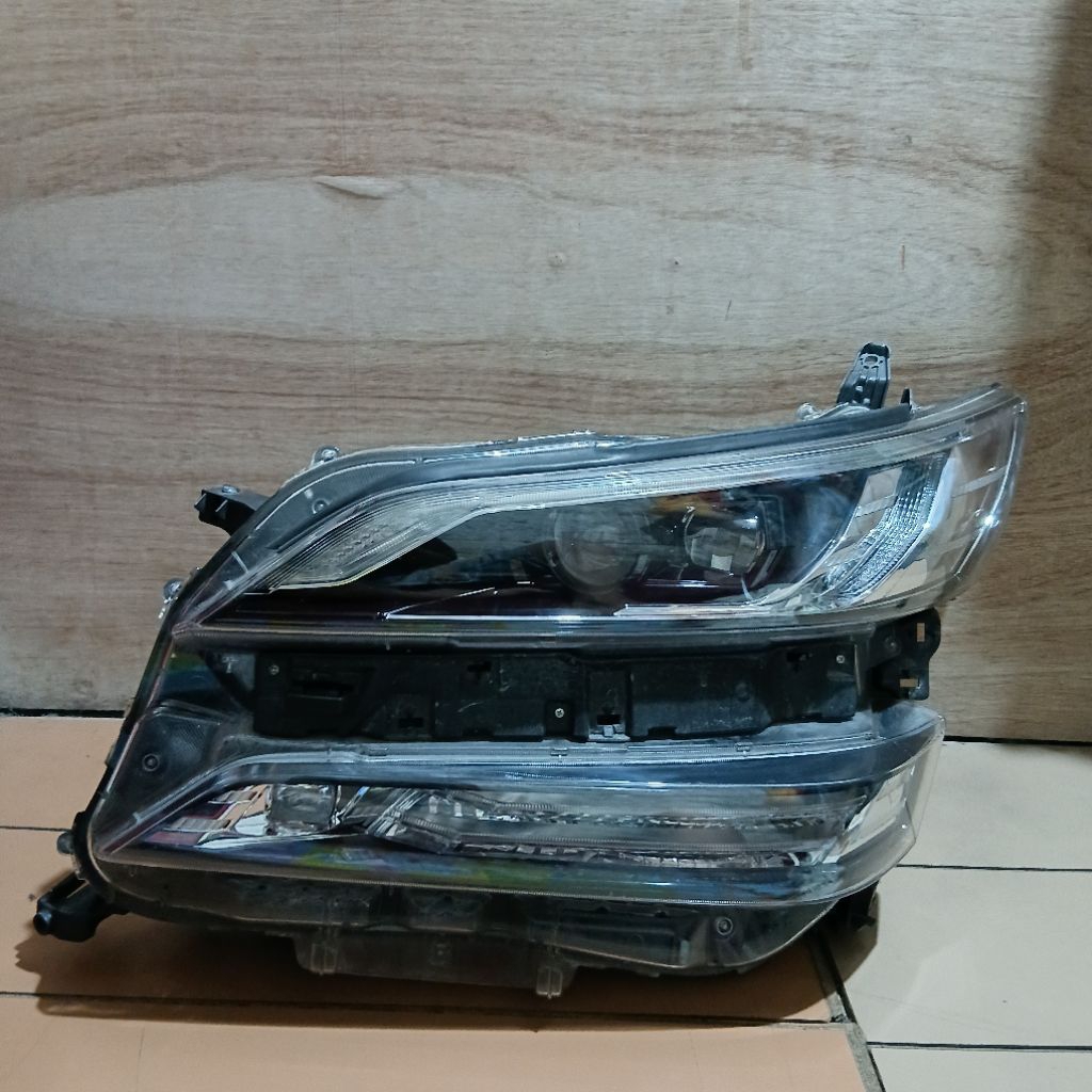 headlamp lampu depan toyota vellfire 2017