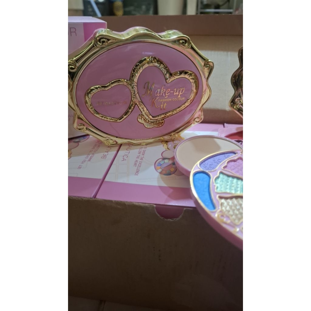 FASHION COLOUR  MAKE UP KIT BEAUTICA& BEAUTICA LIP CREAM  12 pc