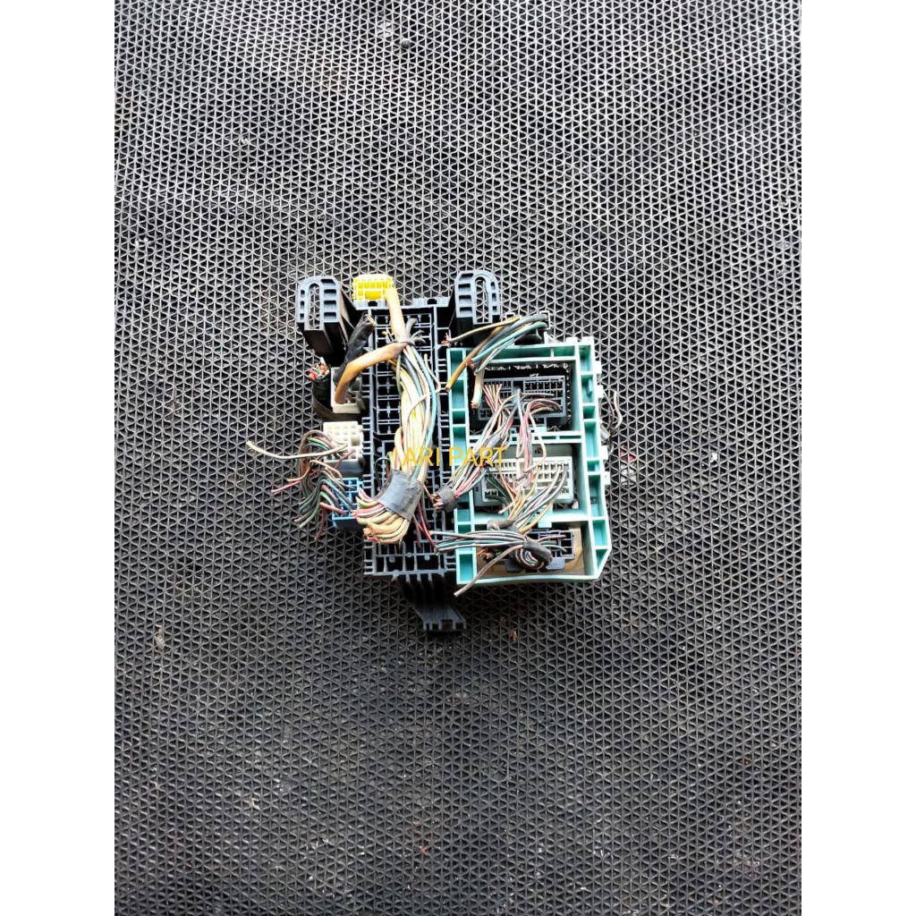 FUSE BOX SEKRING DASBOARD ESCUDO INJECTION 1.6 ORIGINAL