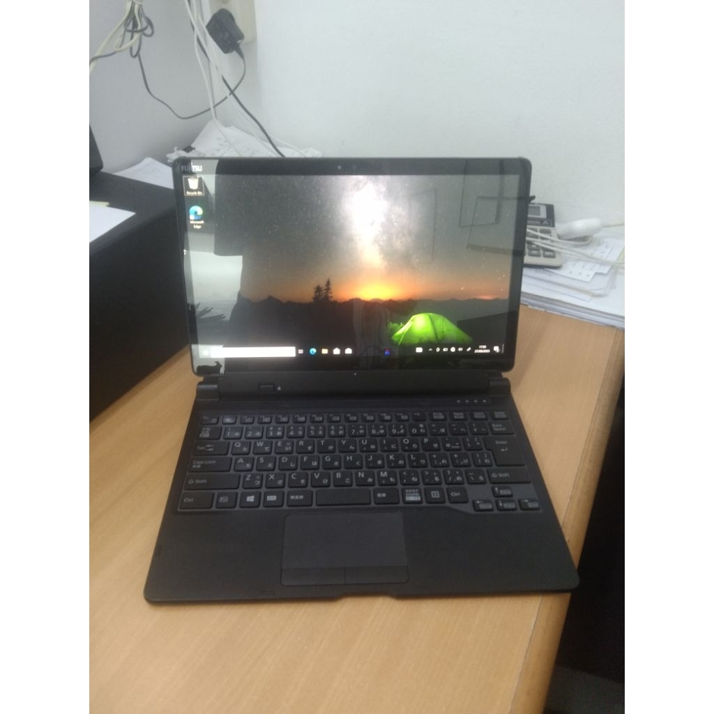 Fujitsu ARROWS TAB Q738 i5 gen 8|| ram 8 GB || SSD 128 GB // touchscreen 2in1