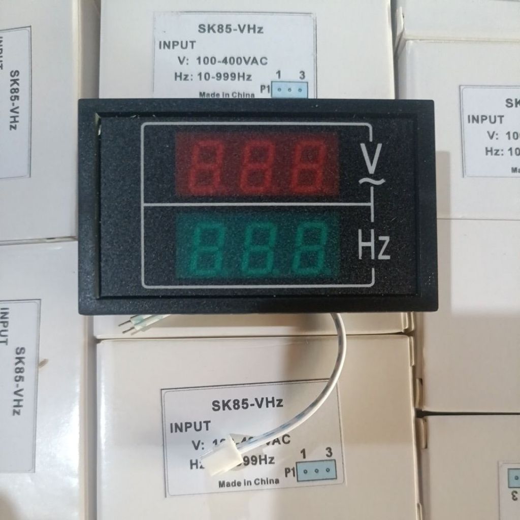 Voltmeter digital AC 100Volt-300Volt Plus Hz 10Hz-100Hz  bahan plastik vol meter digital Ac volt met