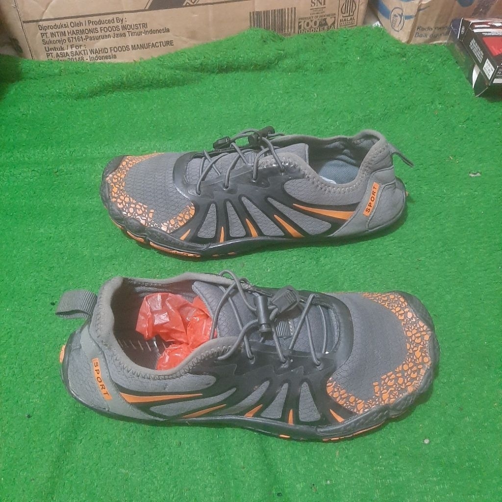 SEPATU PANTAI /SEPATU AIR PRIA WANITA /sneakers pantai