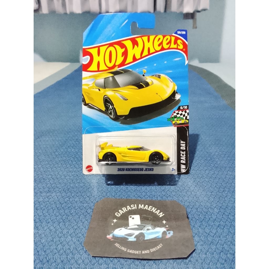 Hotwheels koenigsegg jesko kuning