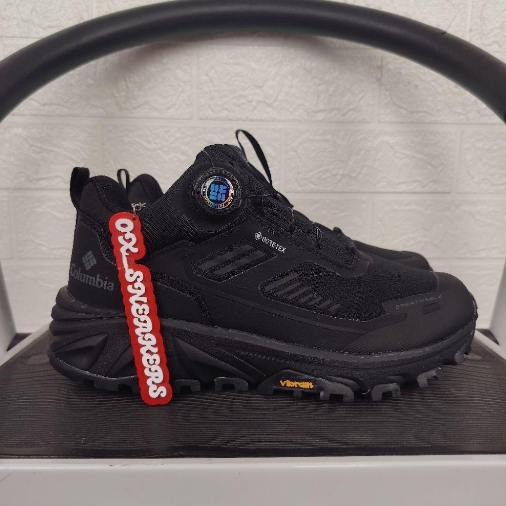 SEPATU HIKING BOOTS COLUMBIA WATERPROOF GTX MID TRIPLE BLACK