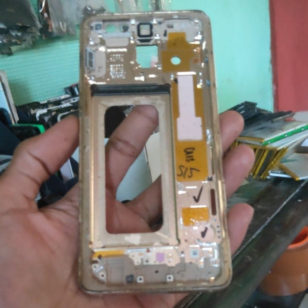 BAZEL MIDDLE FRAME TULANG TENGAH TATAKAN LCD SAMSUNG A8 2018 ORI COPOTAN