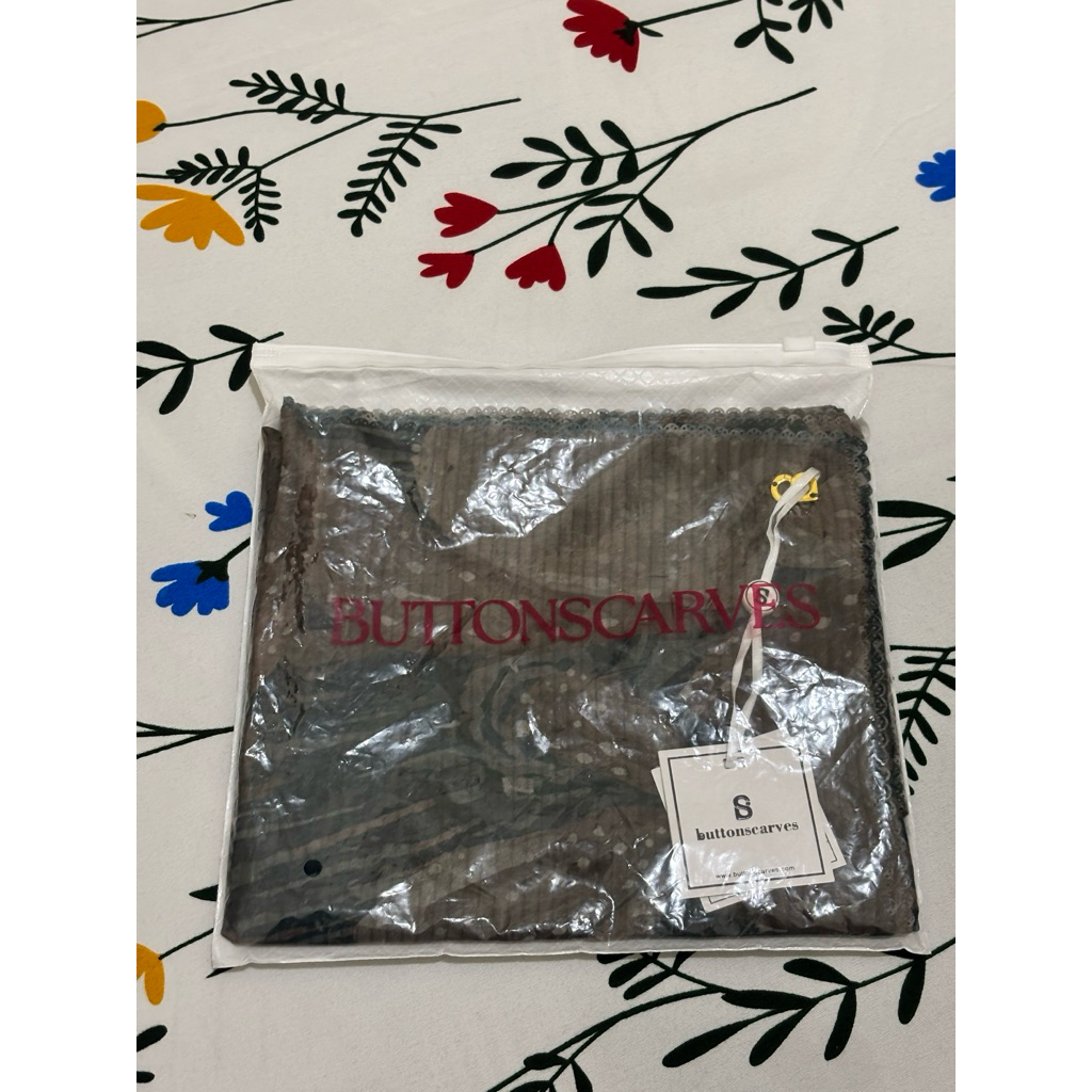 NEW AS IS BUTTONSCARVES SCARF OPUNTIA MOSS