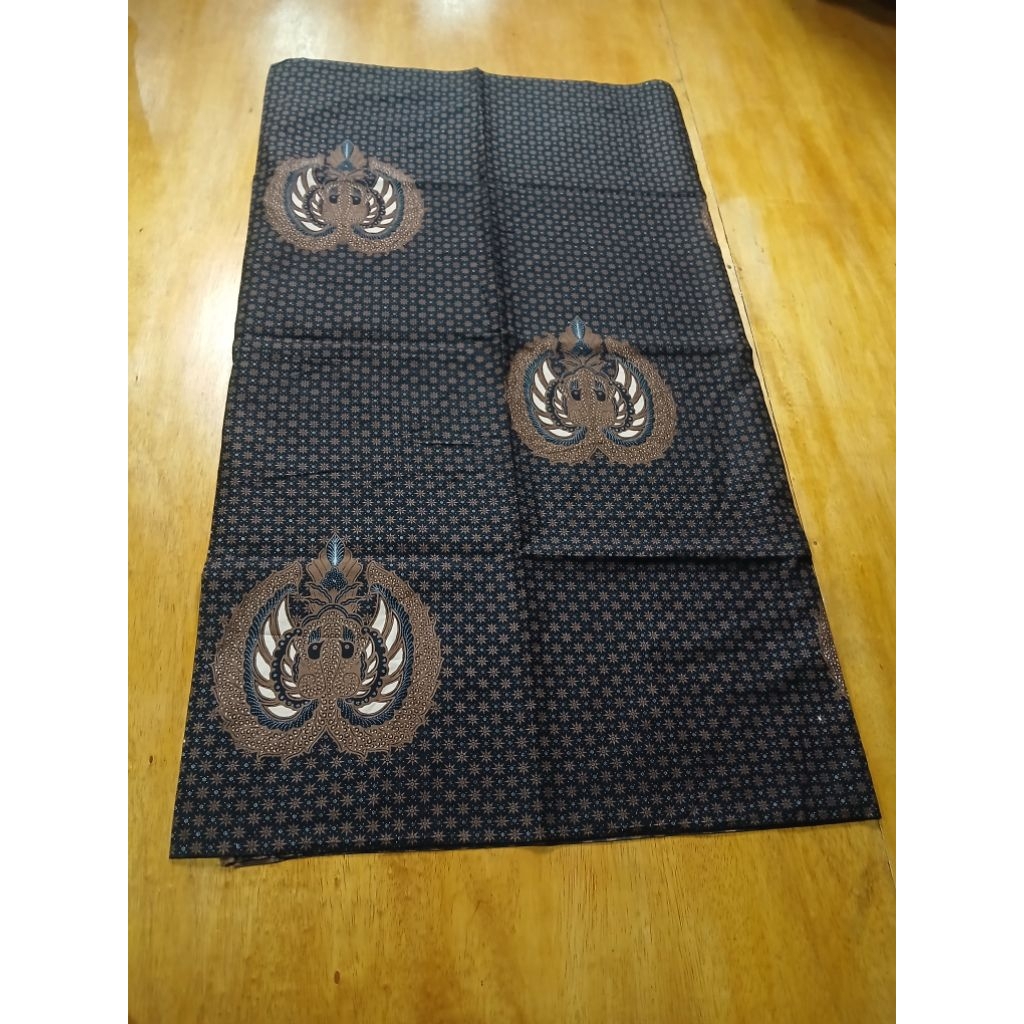 Jarik Batik Solo motif Truntum Garudo
