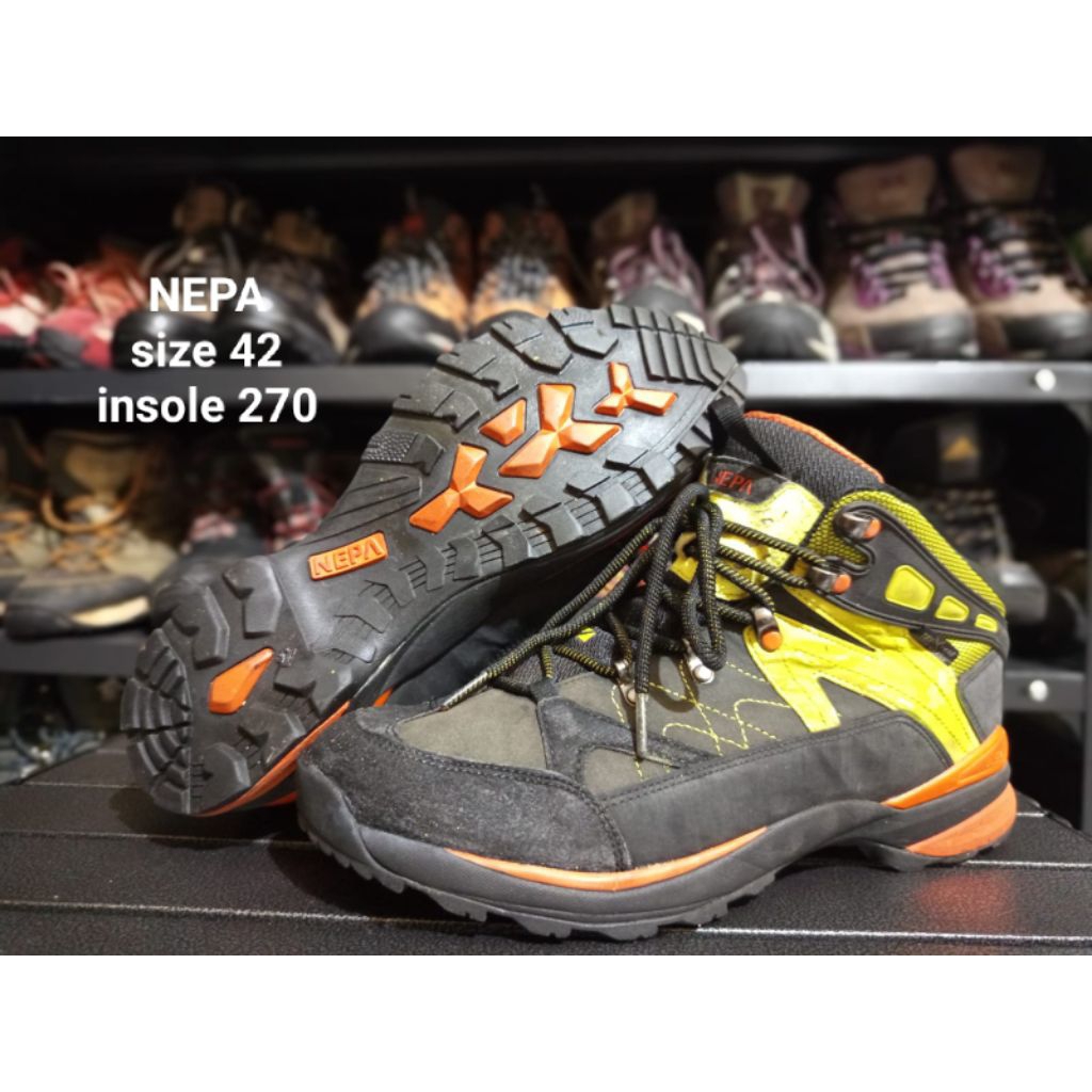 sepatu outdoor thrifting NEPA