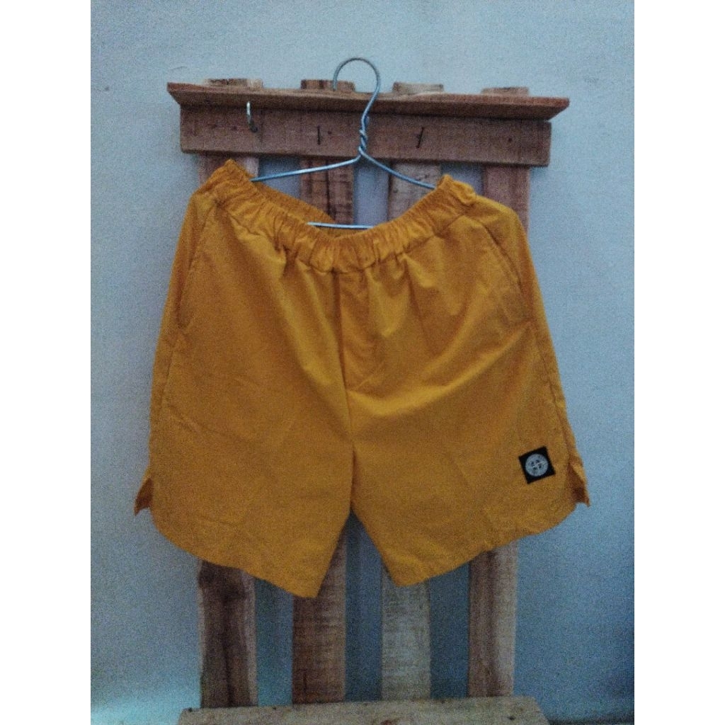 celana pendek stone island