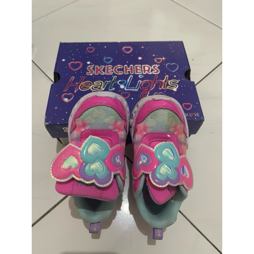 Preloved Skechers Heart Lights Original Sepatu Bayi Anak Perempuan Lampu Bagus Size 22