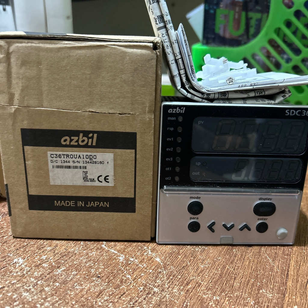 C36TR0UA10D0 SDC36 AZBIL TEMPERATURE CONTROLLER AZBIL ORIGINAL JAPAN