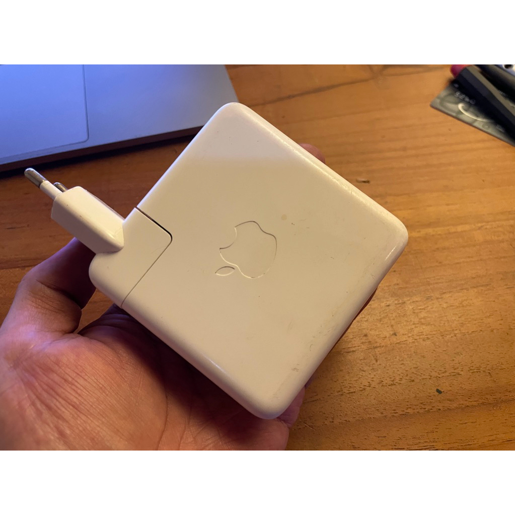 Origina Charger MacBook Pro 15 USB C second