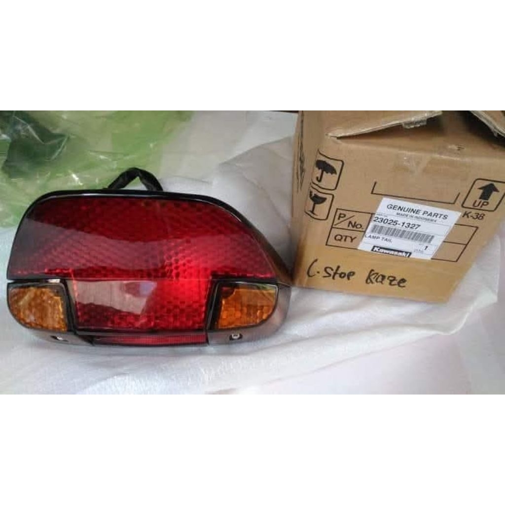 LAMPU STOP ASSY BELAKANG MOTOR KAWASAKI KAZE R V R TAHUN 2000-2005