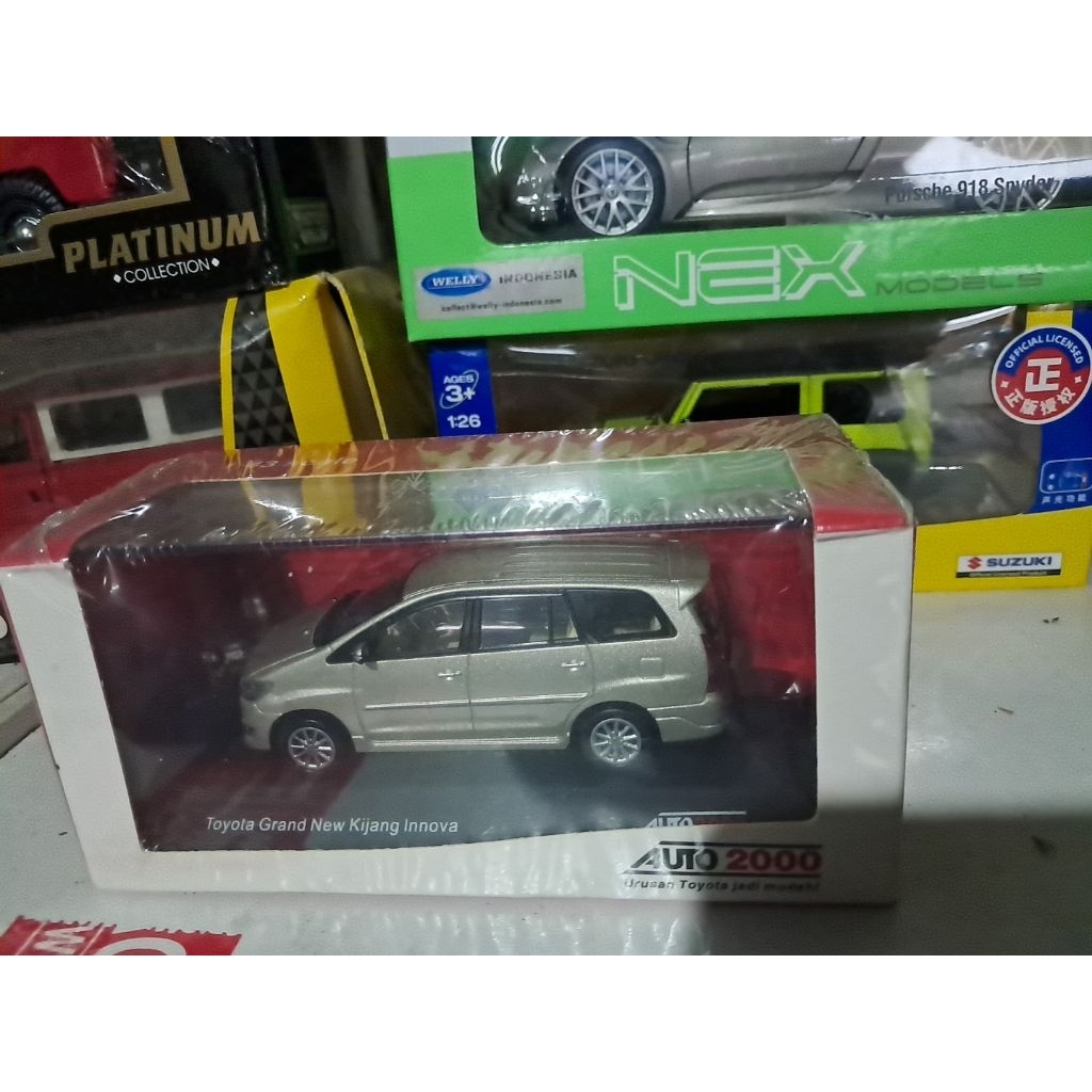 Diecast toyota asli grand New kijang innova inova miniatur mini atur die cast auto 2000 cocok pajang
