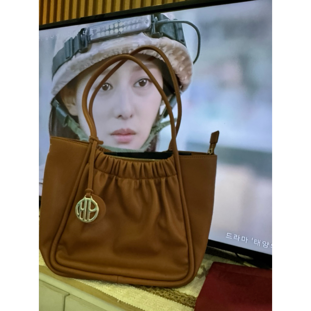 hush puppies yoke tote bag