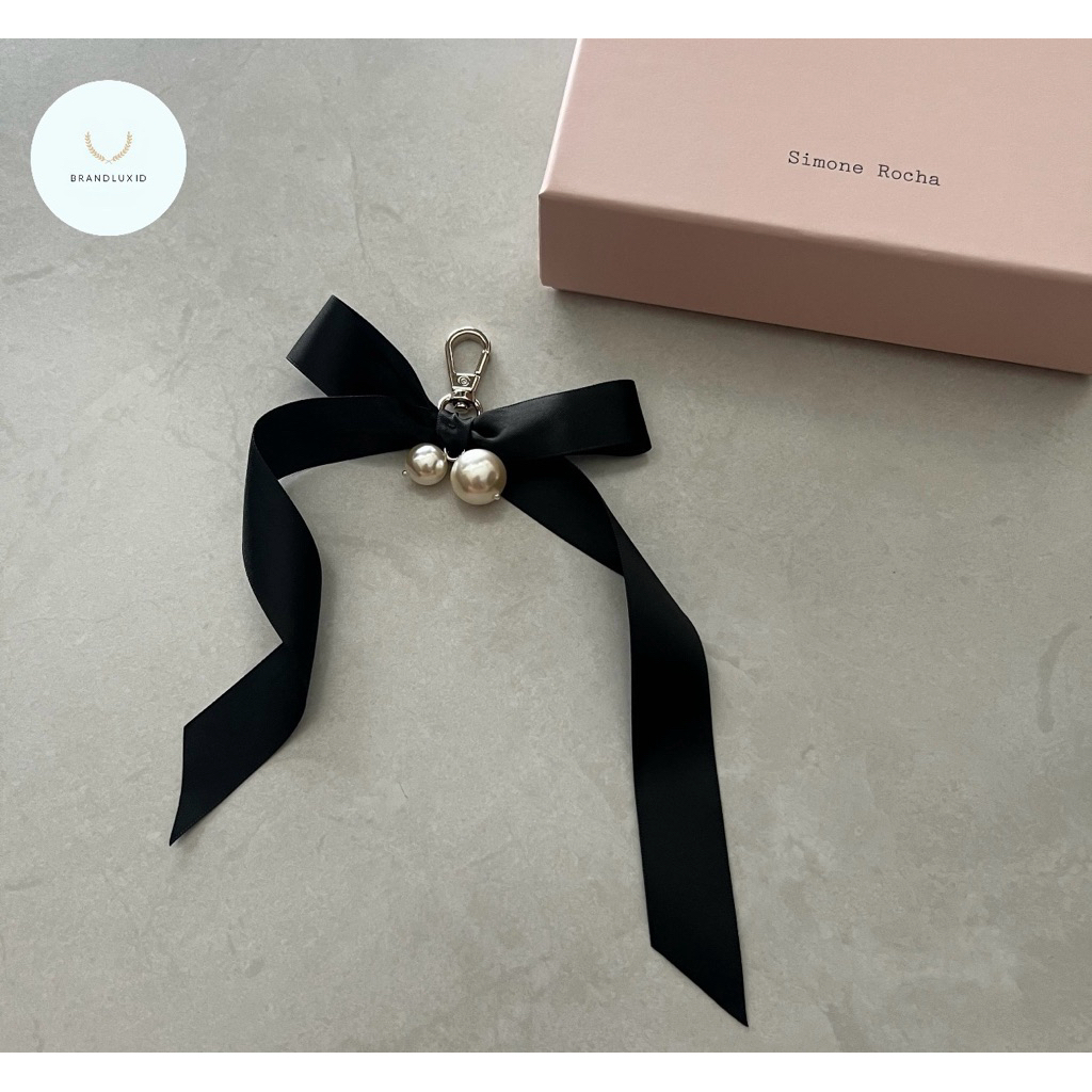 Simone rocha bow and pearl charm keychain in black