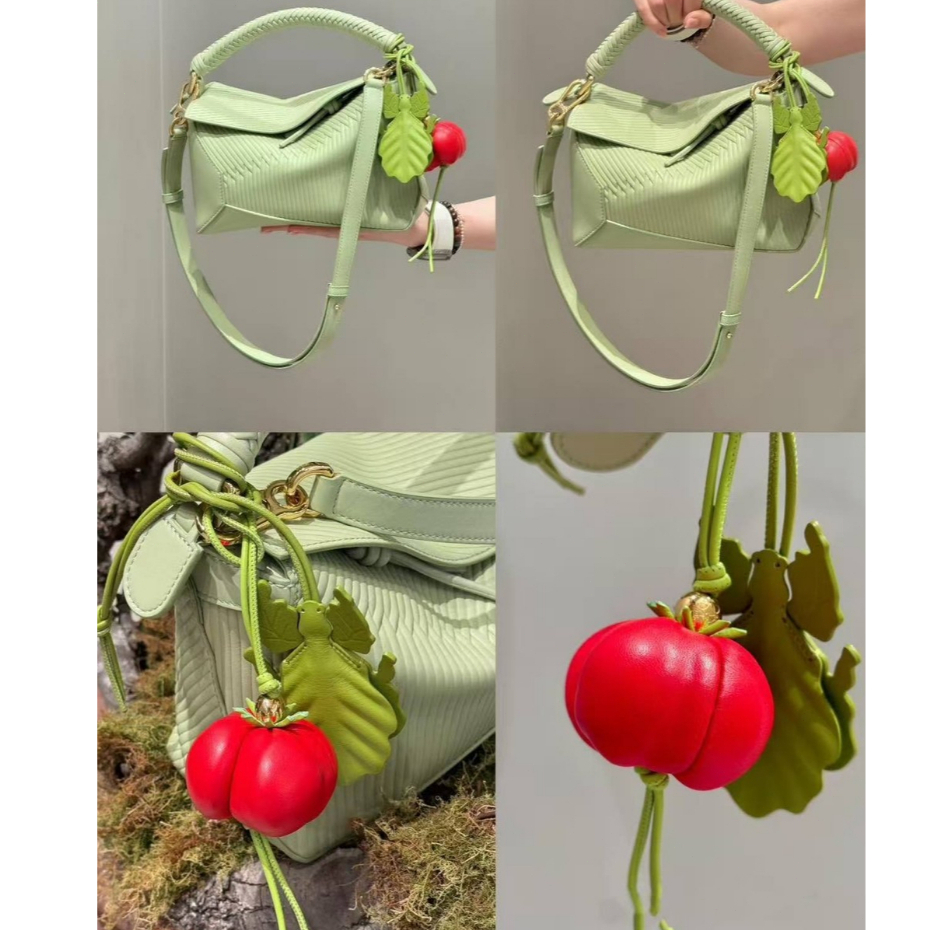 2025 musim panas Big tomato Bag Charm Gantungan Tas Premium LOEWE Keychain Estetik Gantungan Kunci U