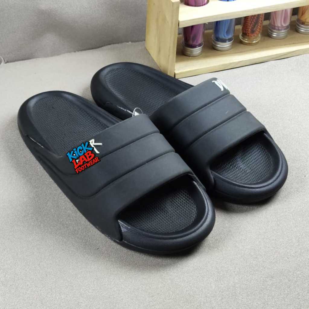 Sandal Slide Karet dior  Pria – Model Simpel Elegan, Nyaman Dipakai Sehari-hari Ukuran 40-45