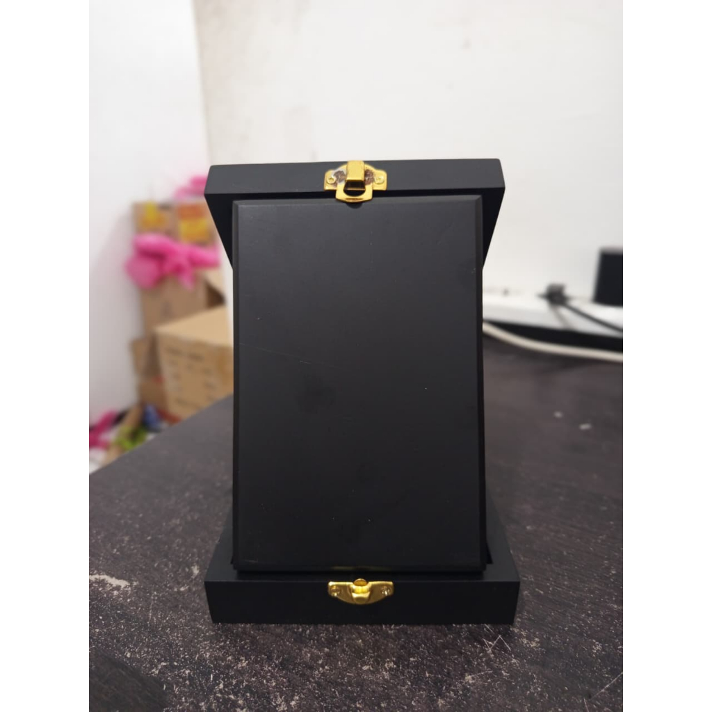 BOX KAYU LIPAT UNTUK PLAKAT KUNINGAN PLAKAT KAYU KOSONGAN