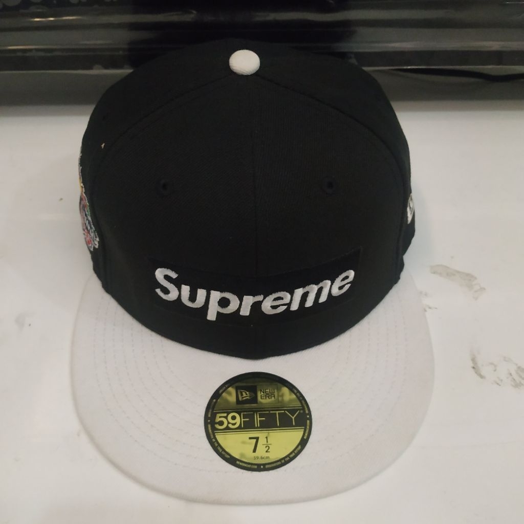 Topi New Era Bordir Script Supreme World Famous Original