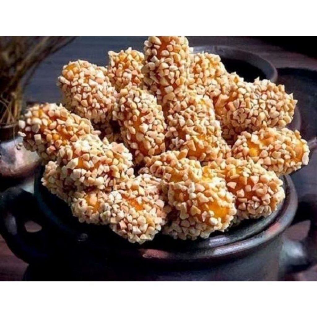1 Ball Kue Kurma Khas Sulawesi