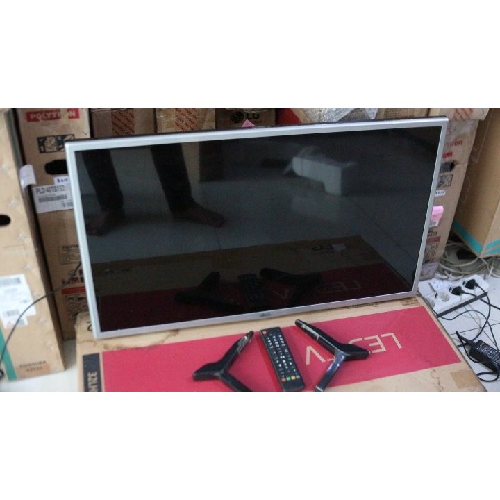 TV LED LG 32 Inch HD Digital TV HDMI USB Kondisi bekas masih segel siap pakai 3179F