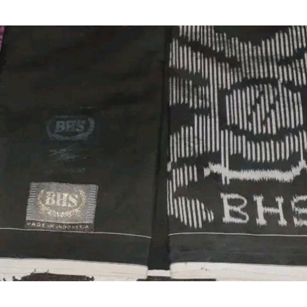 Sarung BHS TKB hitam polos full sutra Gold