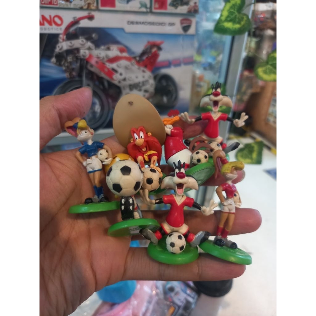 figure bola foghorn leghorn sylvester tweety josemite sam tasmania lola (1.29)