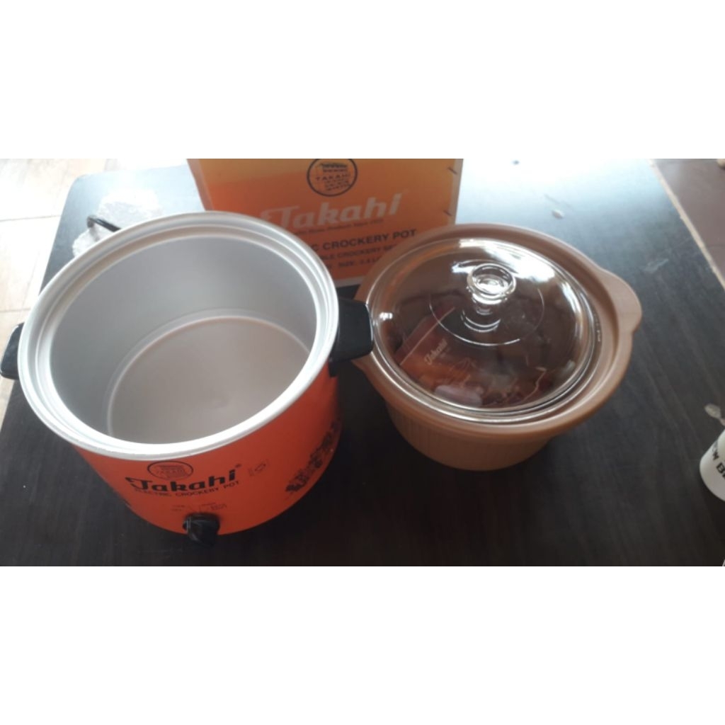 Takahi Slow Cooker 2.4L preloved