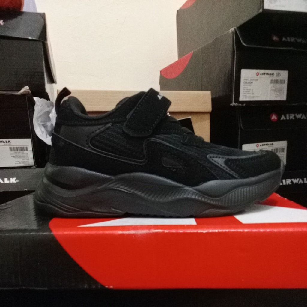 Sepatu sekolah anak Airwalk Bumba Jr(size 30)