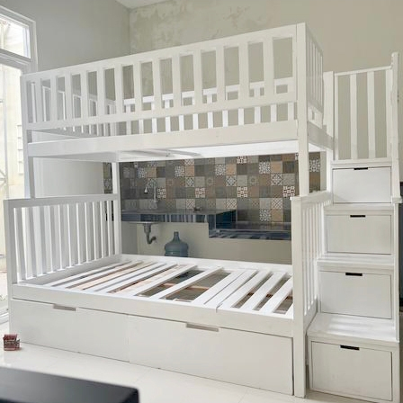 Tempat Tidur Tingkat Anak Minimalis Modern Kayu Jati belanda dengan Tangga Laci Multifungsi – Kasur 