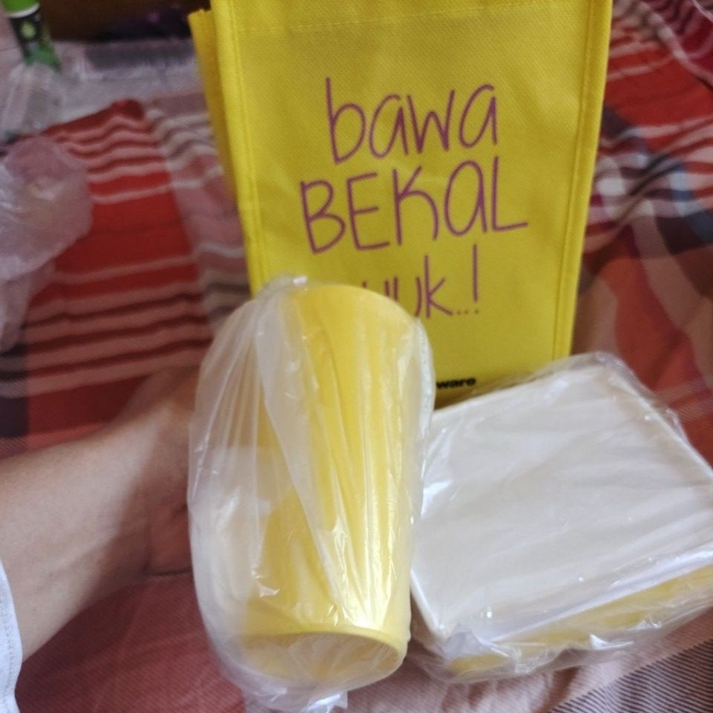 Tuppy / Tupperware 1 set