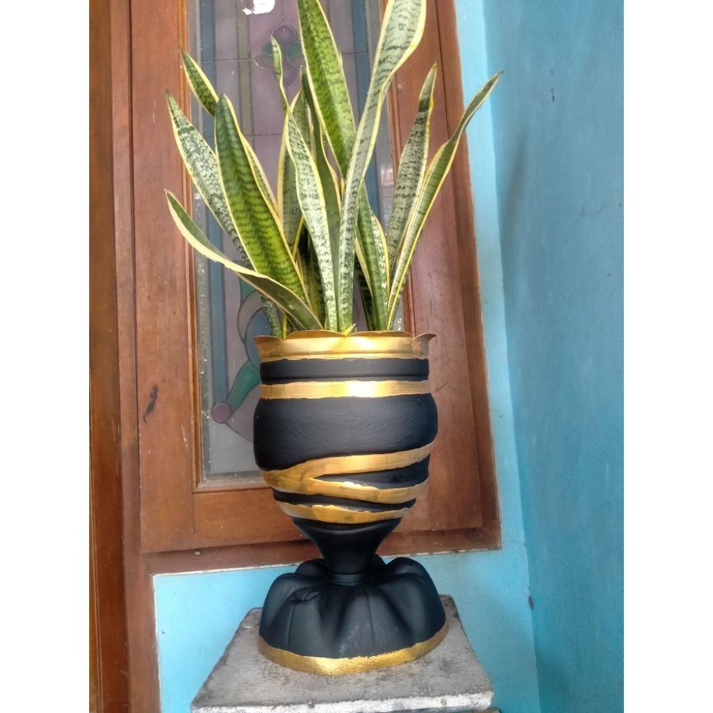 Pot bunga cantik dari galon le minerale 15 L