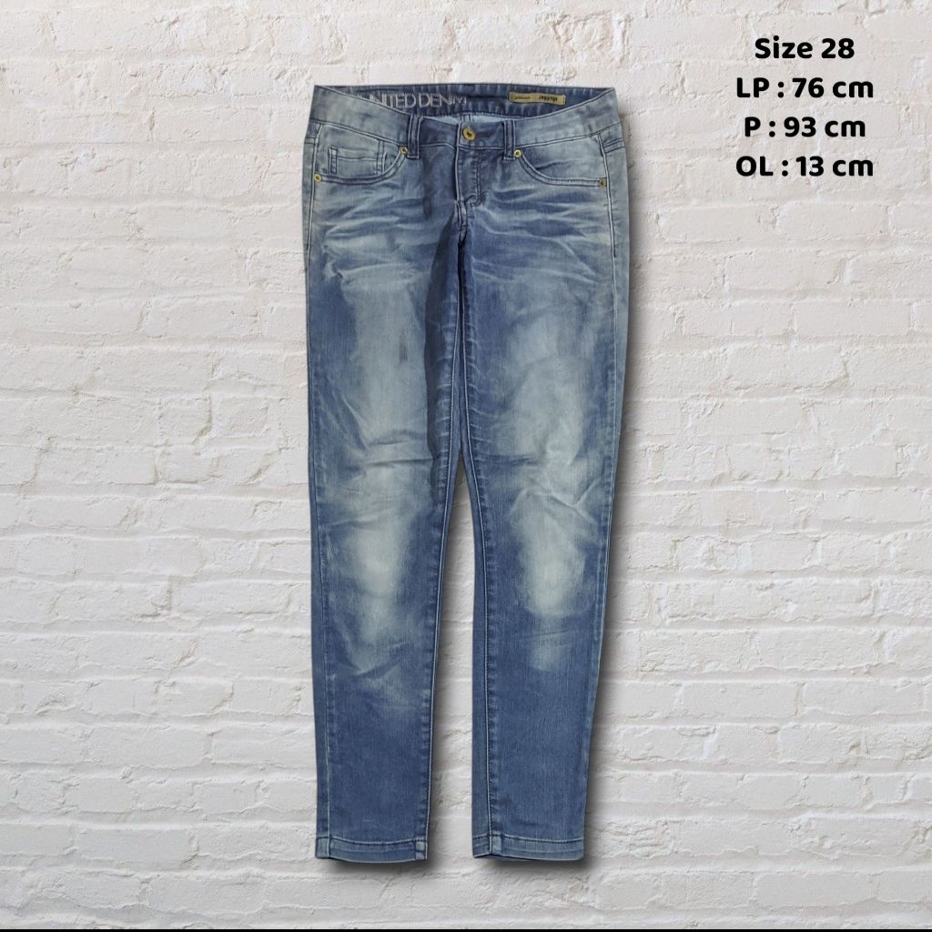 Size 28 Celana Panjang Longpants Jeans Design United Light Blue Washed Fading Skinny fit Original Se