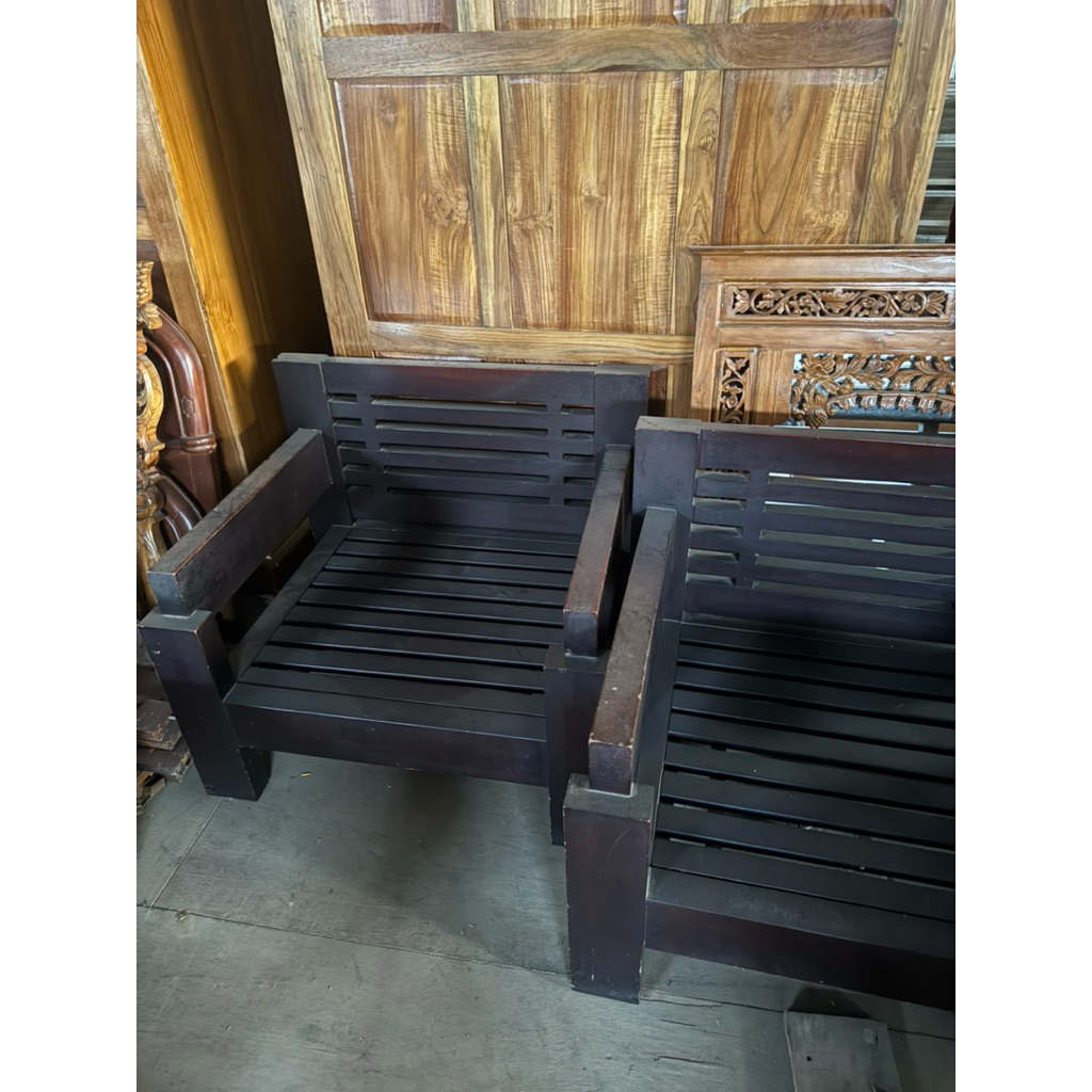Kursi/Sofa Single Kayu Bekas – 2 Pcs, Kokoh dan Nyaman