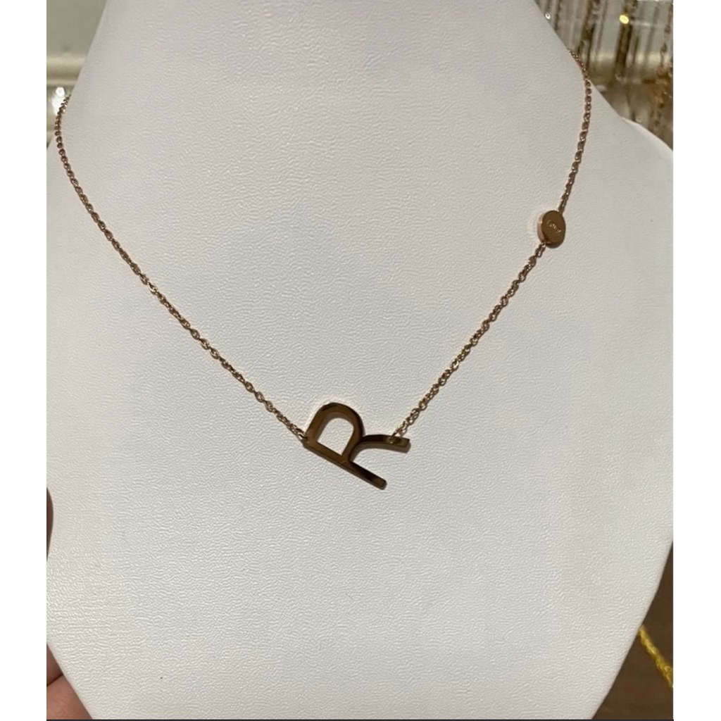 Kalung inisial huruf R