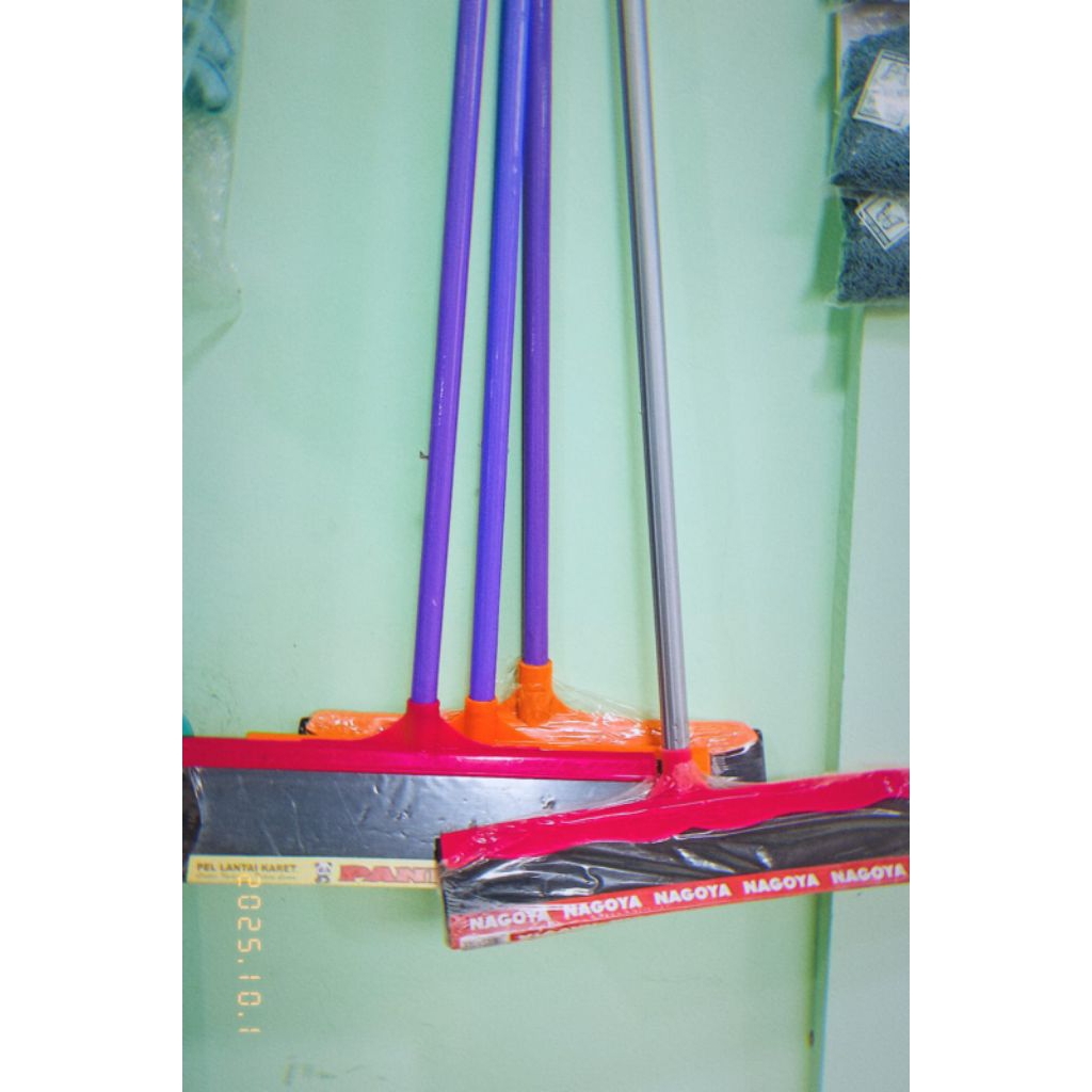 SLABER PENDORONG AIR LANTAI