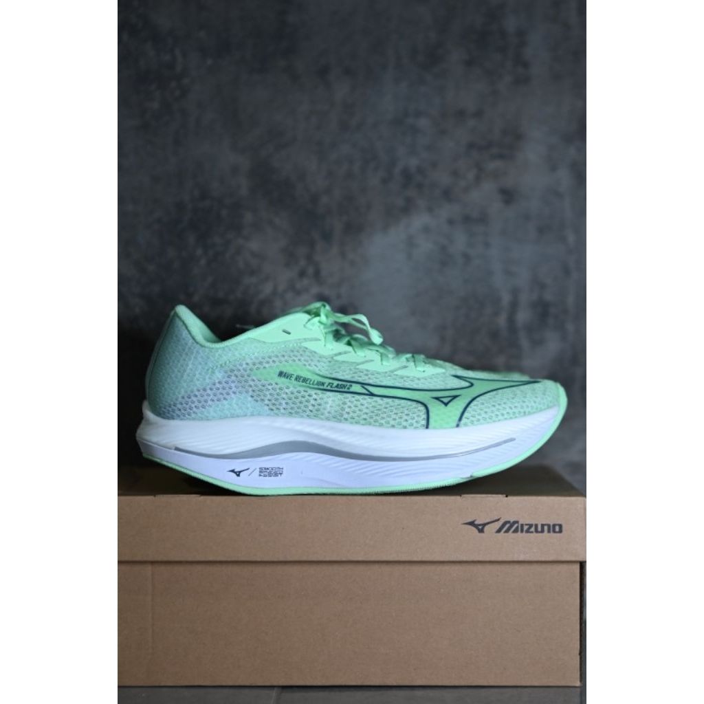 Mizuno wave rebellion flash 2 size 42/27cm