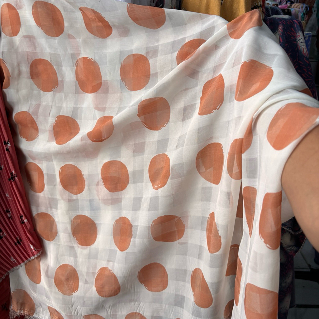 Kain Sifon Ceruty Motif Polkadot besar – Bahan Elegan Flowly untuk Gamis, Blouse, Dress, dan Hijab F