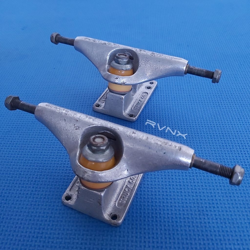 Independent Truck Skateboard Authentic