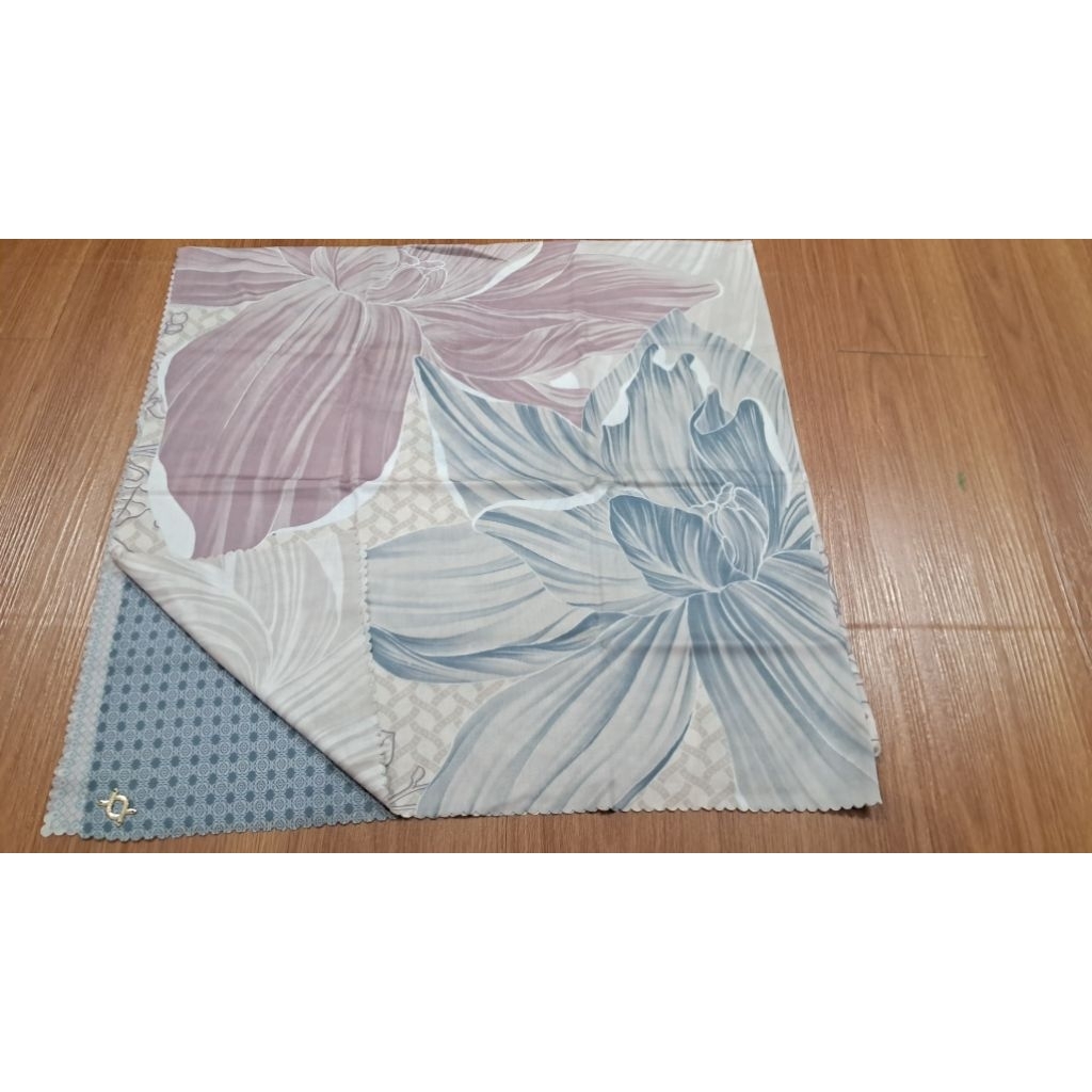 Wearing Klamby scarf original (pl)