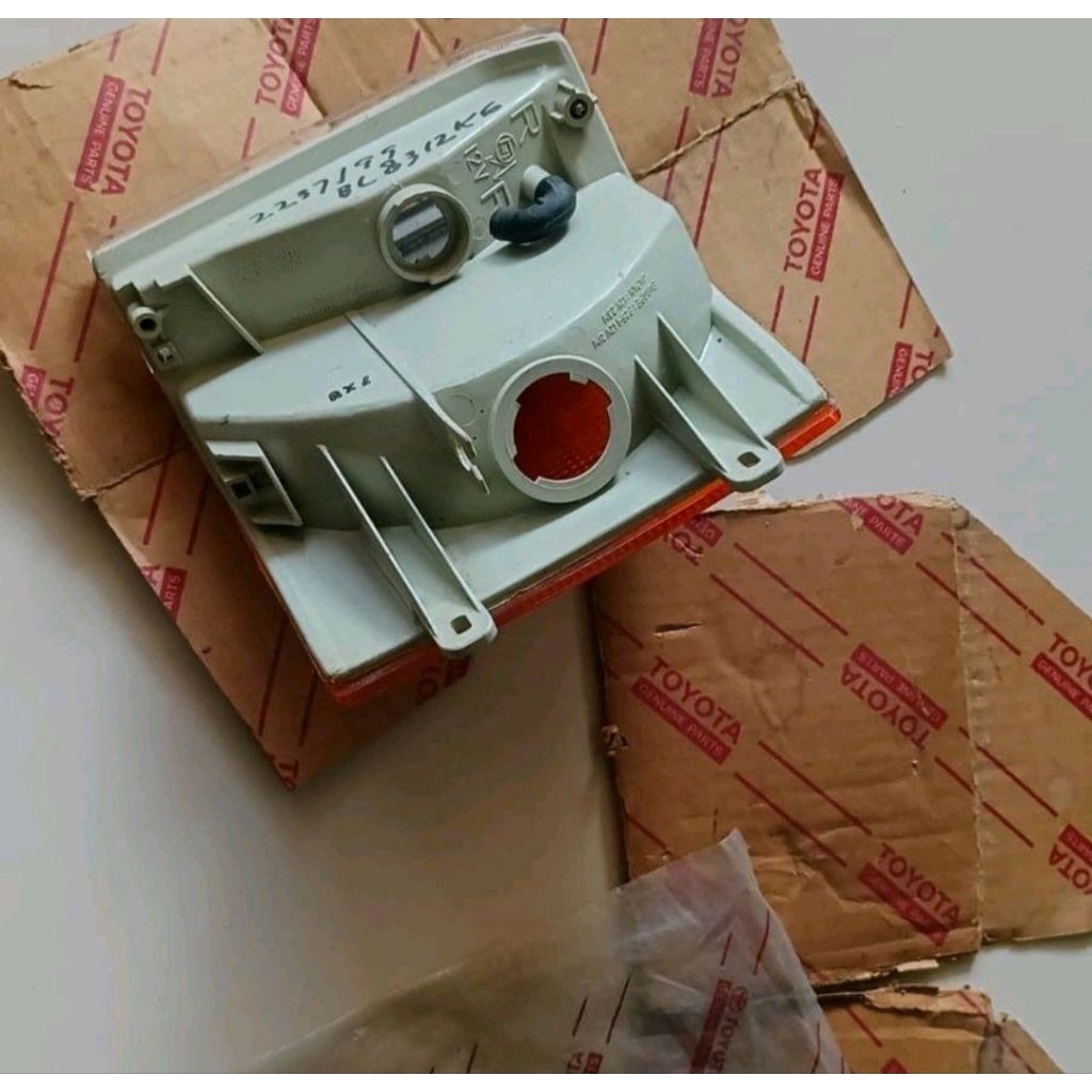 Lampu Sein Kijang Super Kanan RH Original Koito Japan