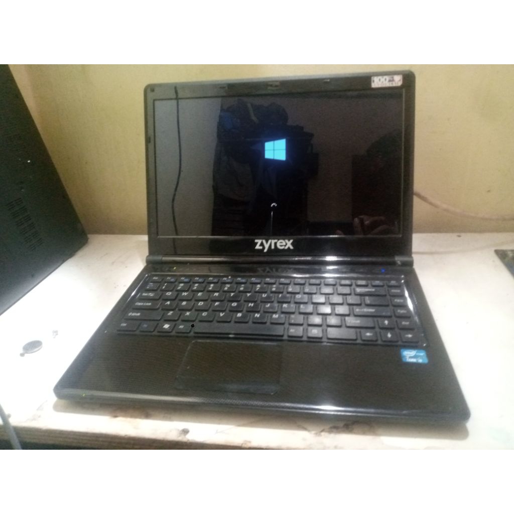 laptop Zyrex Clevo core i3 ram 4gb baterai 25menit